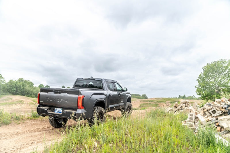 Extang Endure ALX Hard Folding Tonneau Cover For 2019-2023 Chevy Silverado 1500 / GMC Sierra 1500 5.5 ft (5'8"/69.9") Bed